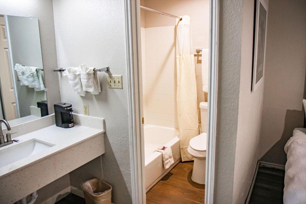 Salt Creek Lodge Graham Экстерьер фото