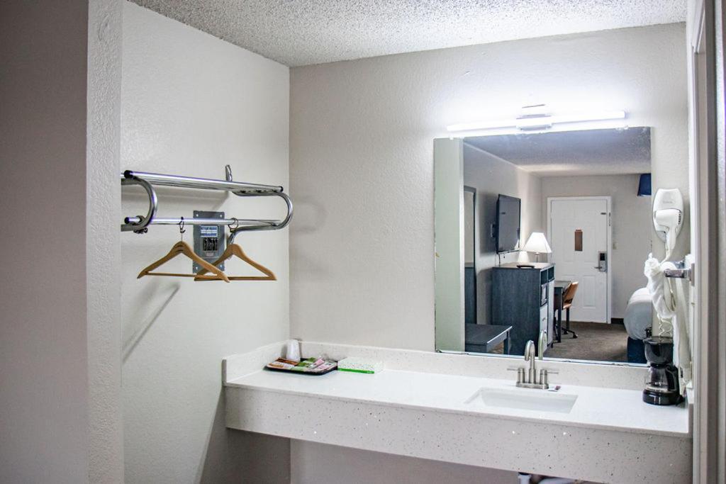 Salt Creek Lodge Graham Экстерьер фото